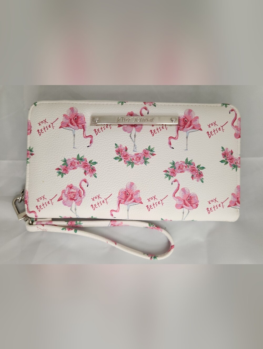 Betsey Johnson White and Pink Flamingo Wristlet Clutch Good Condition!!